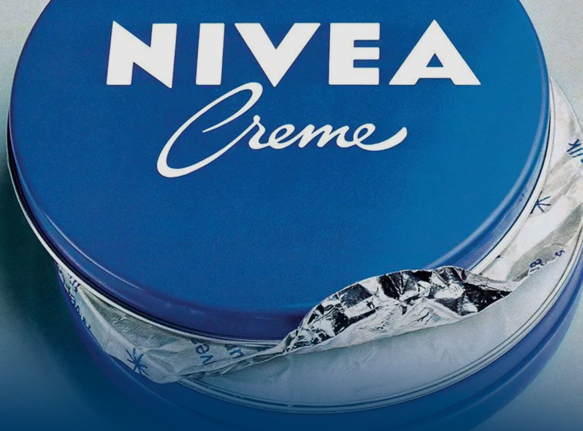 Началось все с пластыря, или История синей банки крема Nivea